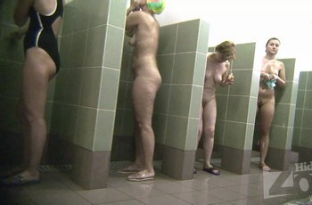 Общественный душ голые скрытой камерой