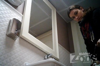 Скрытая камера в дамском туалете