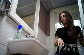 Подглядывающая камера в женском туалете