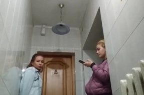 Подглядывание за девушками в туалете колледжа