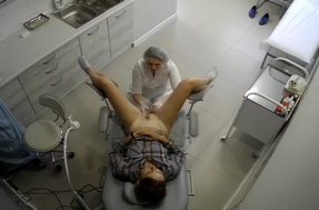 Девушка зашла к гинекологу проверить свою вагину